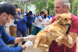 Mutir&atilde;o de vacina&ccedil;&atilde;o para marcar o Dia Mundial de Combate &agrave; Raiva, nesta segunda-feira (28)