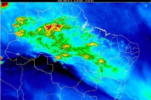 O c&eacute;u fica com muitas nuvens em toda a regi&atilde;o, que ter&aacute; pancadas de chuva e trovoadas entre o Maranh&atilde;o e o Piau&iacute;
