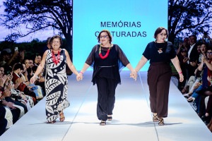 F&aacute;tima Nunes (no centro) com as irm&atilde;s Marisa Paulino (&agrave;s esquerda) e Ana Nunes (&agrave; direita)