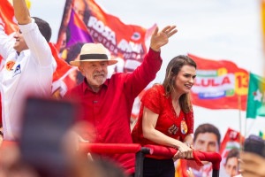 Ao lado do presidente Lula (PT), Mar&iacute;lia Arraes defendeu o fim da escala 6x1, o combate ao feminic&iacute;dio, o fortalecimento da Farm&aacute;cia Popular e a inclus&atilde;o de medicamentos injet&aacute;veis para o tratamento da obesidade no SUS.