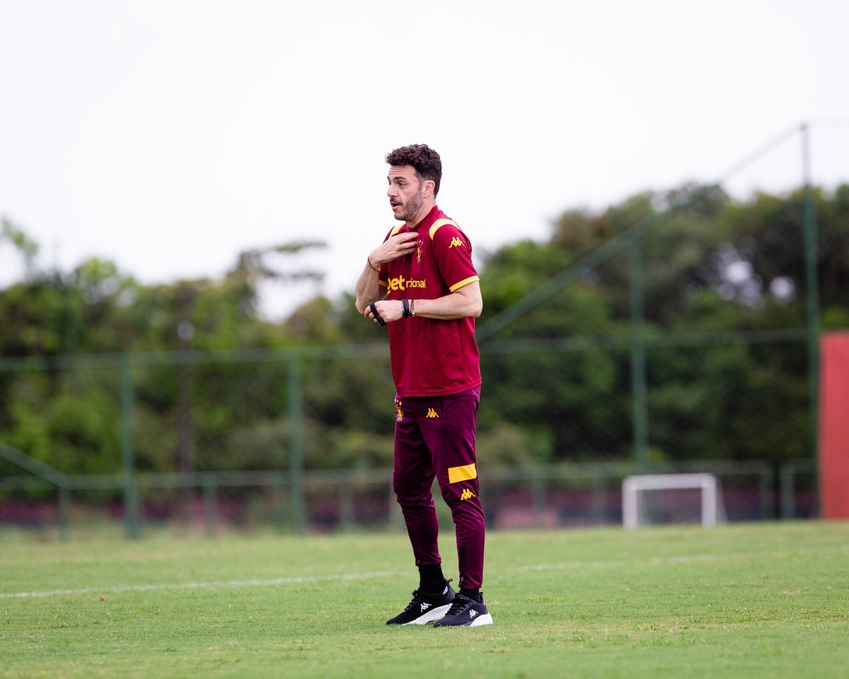 Soso reencontra o N&aacute;utico e prepara nova vers&atilde;o do Sport para o cl&aacute;ssico - Paulo Paiva/SCR