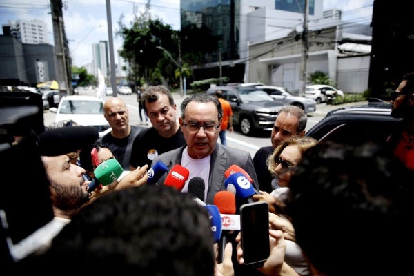 Candidato a presidente do Brasil, Augusto Cury (Avante), em visita ao Recife (Foto: Mauricio Ferry/DP Foto)
