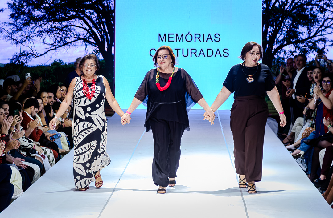 Fátima Nunes (no centro) com as irmãs Marisa Paulino (às esquerda) e Ana Nunes (à direita)/Arnaldo Félix/Divulgação