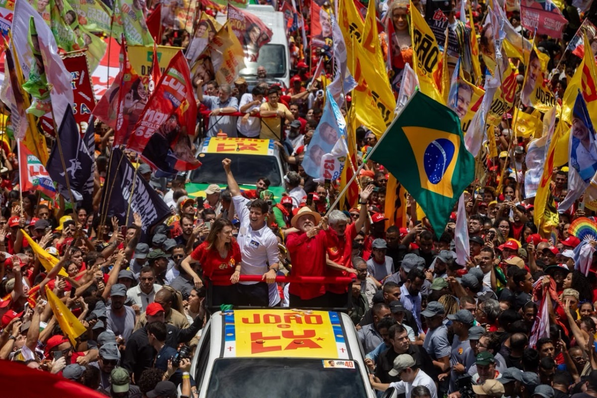 Multidão acompanha agenda do presidente no Recife/Foto: Karol Rodrigues/DP Foto