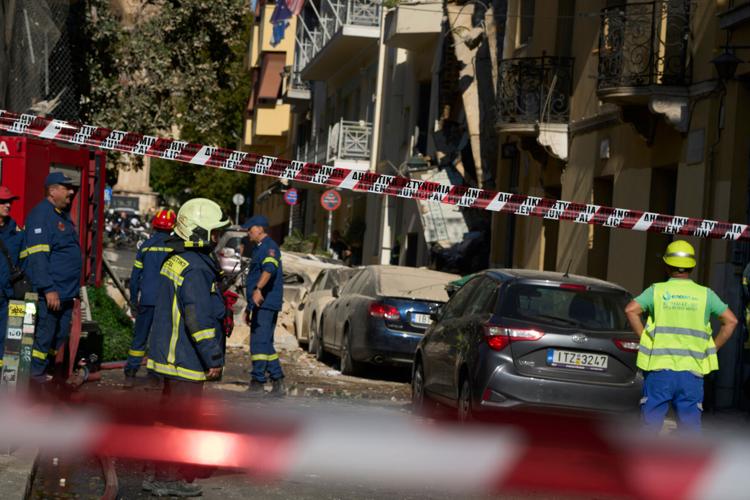 A explosão ocorreu em uma área movimentada de Plaka, que concentra hotéis, imóveis para aluguel de curta duração, restaurantes, cafés e lojas de souvenirs/Petros Giannakouris/AFP