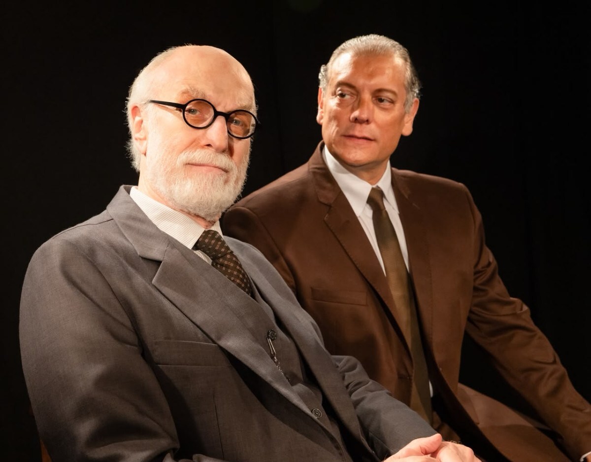 Odilon Wagner e Marcello Airoldi em "A Última Sessão de Freud" (Divulgação)