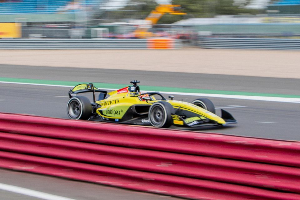 Com ultrapassagem na &uacute;ltima volta, Rafael C&acirc;mara assume a lideran&ccedil;a do campeonato - Reprodu&ccedil;&atilde;o/F2