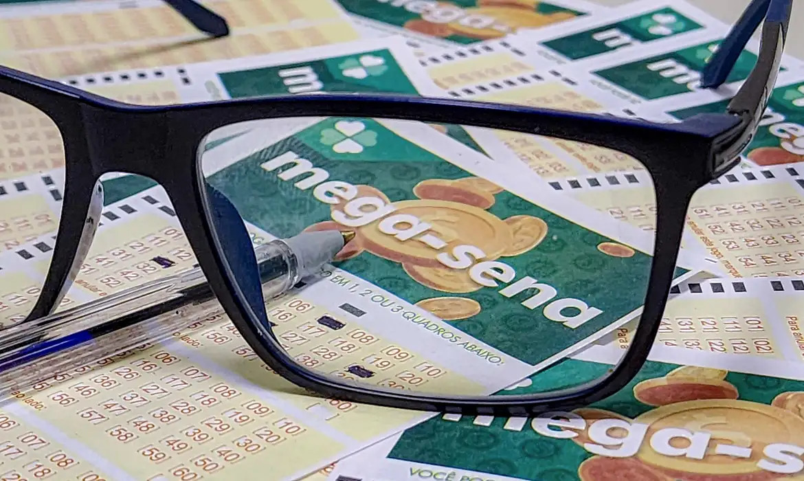 Nenhum dos apostadores acertou as dezenas 05, 35, 36, 41, 43 e 48/© Rafa Neddermeyer/Agência Brasil