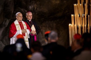 Le&atilde;o XIV "reafirmou seu compromisso de fazer todo o poss&iacute;vel para que o mal que sofreram n&atilde;o volte a se repetir com outras pessoas", informou o Vaticano