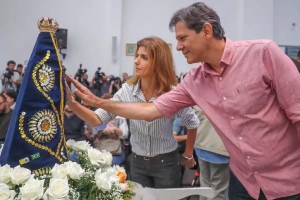 O candidato petista participou pela manh&atilde; de um ato com mulheres na Pra&ccedil;a da S&eacute;, em S&atilde;o Paulo