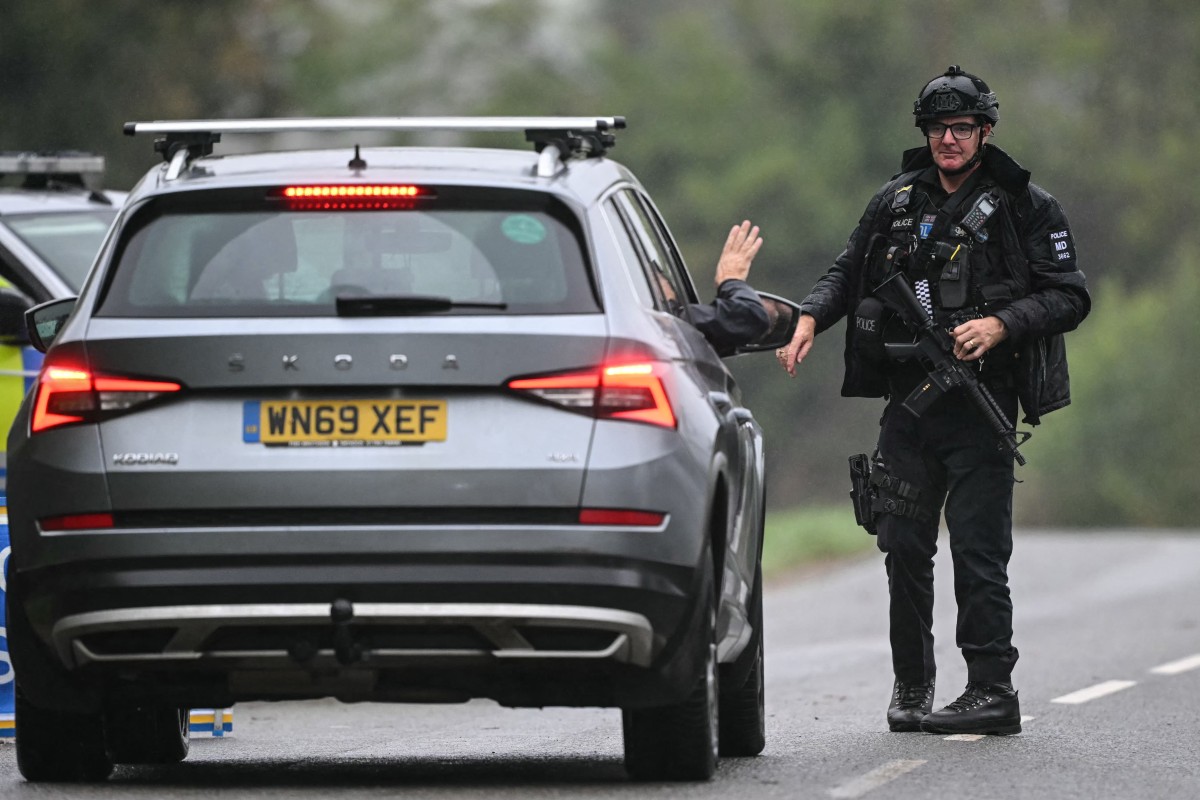 Pol&iacute;cia brit&acirc;nica prende suspeitos de planejar "ato terrorista" perto de base militar usada pelos EUA -  AFP