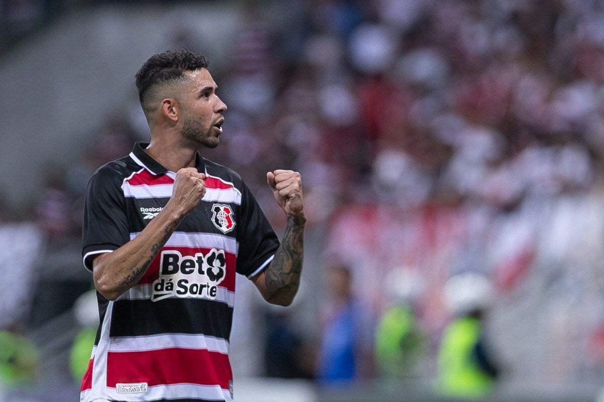 Cristian exalta Renato ap&oacute;s gols decisivos pelo Santa Cruz: &lsquo;Acima da m&eacute;dia&rsquo; - Rafael Vieira/FPF