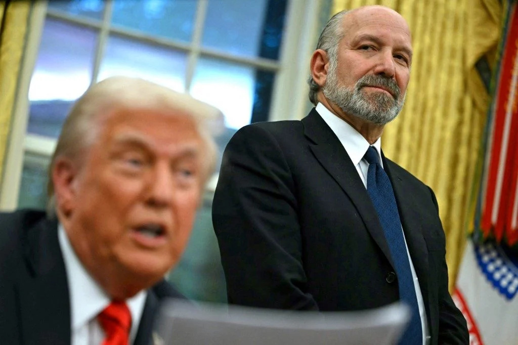 Donald Trump e o seu secretário do Comércio, Howard Lutnick/ANDREW CABALLERO-REYNOLDS/AFP