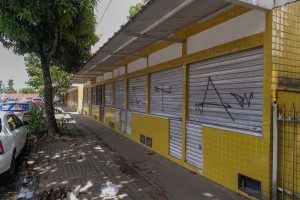 Barraqueiros resistem &agrave; mudan&ccedil;a para boxes constru&iacute;dos ao lado do Hospital das Cl&iacute;nicas