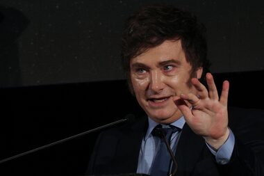 Inicialmente, Milei afirmou que 10 mil 