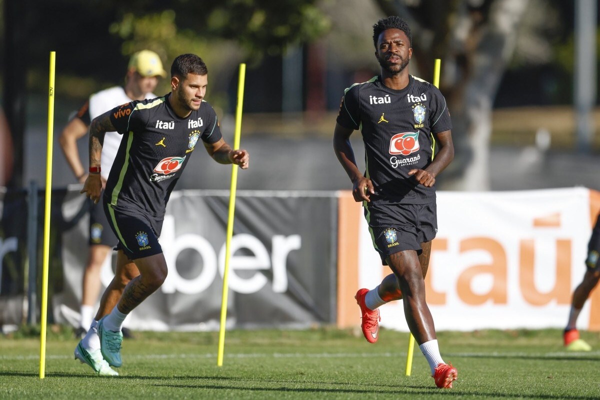 Bruno Guimarães e Vini Jr. em treino da Seleção /Rafael Ribeiro/CBF