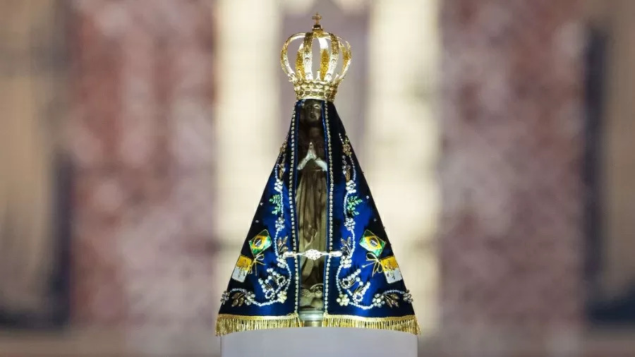 Imagem de Nossa Senhora na basílica de Aparecida/Yasuyoshi Chiba/AFP