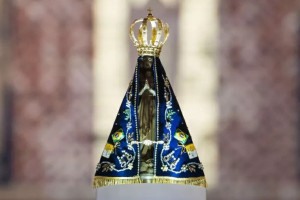 Imagem de Nossa Senhora na bas&iacute;lica de Aparecida
