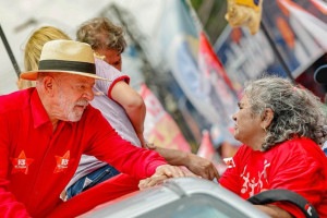 Presidente Lula durante ato de campanha em Fortaleza nesta ter&ccedil;a-feira (29)