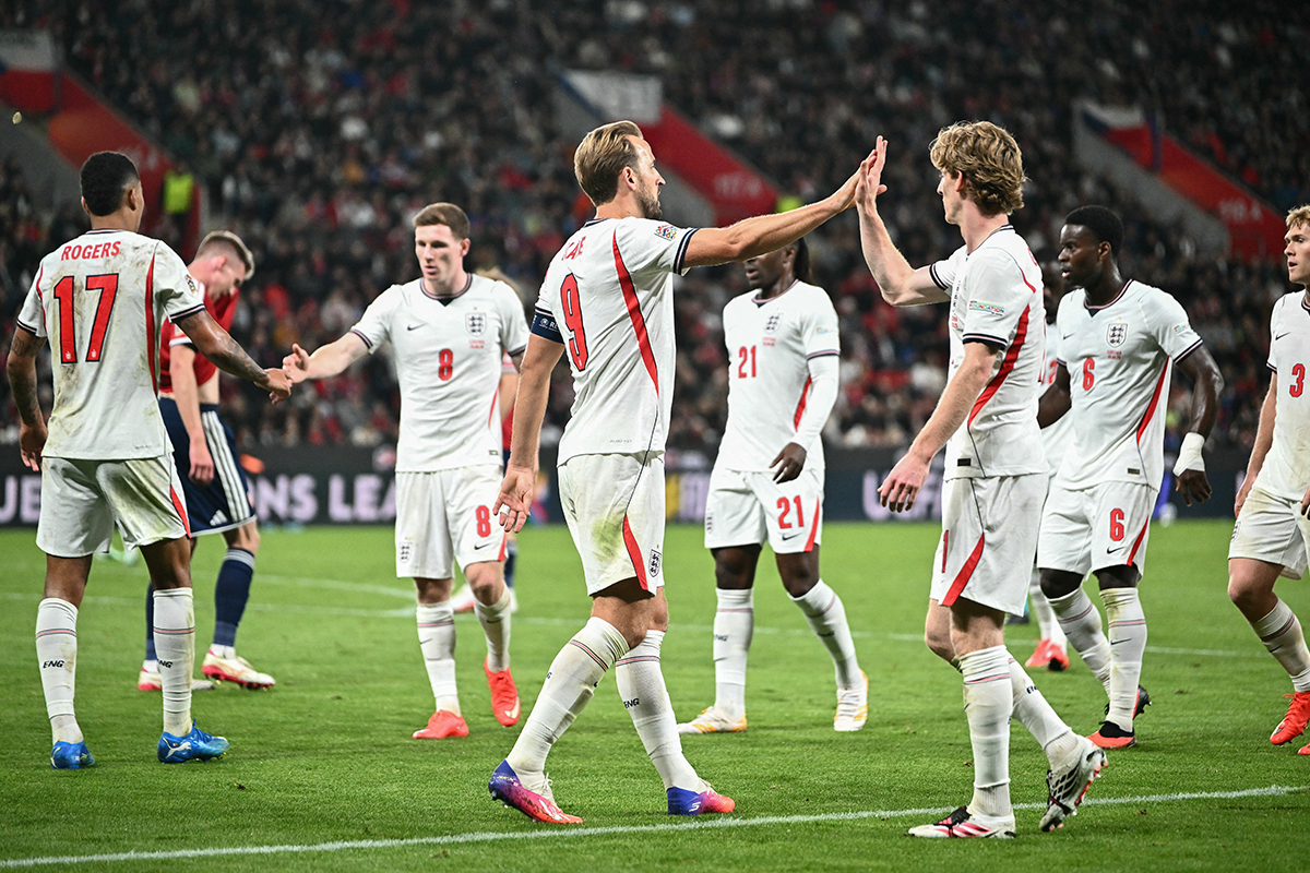Inglaterra se recupera e vence Rep&uacute;blica Tcheca (2-0) na Liga das Na&ccedil;&otilde;es - JOE KLAMAR/AFP