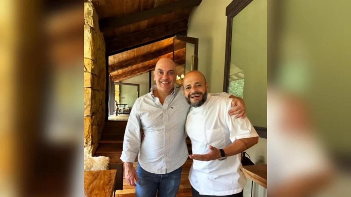 Ministro Alexandre de Moraes com chef responsável pelo banquete oferecido por Vorcaro/Reprodução/Redes Sociais