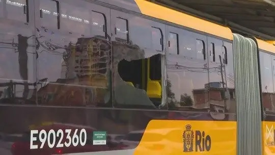 Após ônibus ser atingido, estação Asa Branca foi interditada/Reprodução/Redes Sociais