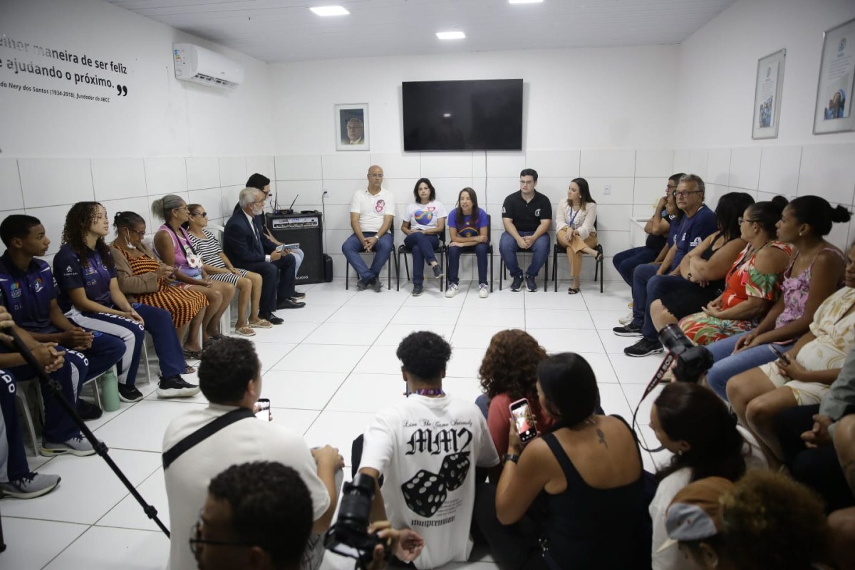 Ao lado da candidata à vice-governadora Priscila Krause, Raquel participou de uma roda de conversa (Maurício Ferry/ DP Foto)
