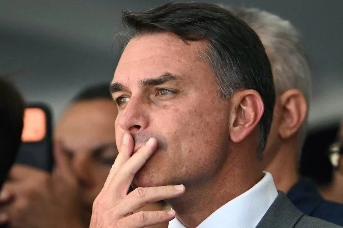 Fl&aacute;vio Bolsonaro desiste de participar do debate na TV Globo - MAURO PIMENTEL/AFP