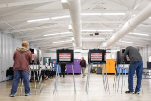 700 mil eleitores j&aacute; exerceram o direito de voto antecipado