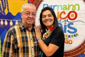 Prefeito Joselito Gome (PSD) ao lado da esposa e candidata a deputada estadual Viviane Facundes (PSD)