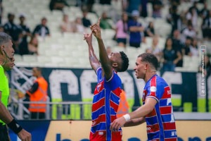 Jogadores do Fortaleza em comemora&ccedil;&atilde;o de gol