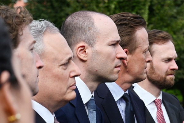 O CEO da Meta, Mark Zuckerberg, o presidente do Conselho de Assessores em Ciência e Tecnologia, David Sacks, o presidente da OpenAI, Greg Brockman, o diretor nacional de Cibersegurança dos EUA, Sean Cairncross, e o presidente da Comissão Federal de Comércio, Andrew Ferguson, na Casa Branca, em Washington, DC, em 29 de setembro de 2026.
