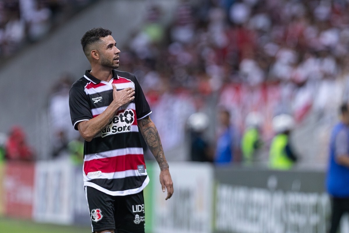 Decisivo, Renato supera cr&iacute;ticas e comemora momento no Santa Cruz: &lsquo;Muito trabalho&rsquo; - Rafael Vieira/DP Foto