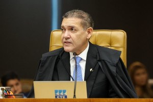 Ministro Fl&aacute;vio Dino (STF) analisa possibilidade de afastar colegas do TSE da relatoria de a&ccedil;&otilde;es sobre propaganda eleitoral