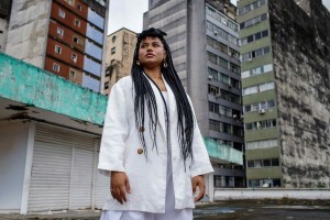 Natural de Goiana, na Zona da Mata Norte, Luana Tavares canta suas origens com orgulho