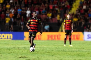 Volante Patrick de Paula em a&ccedil;&atilde;o pelo Sport