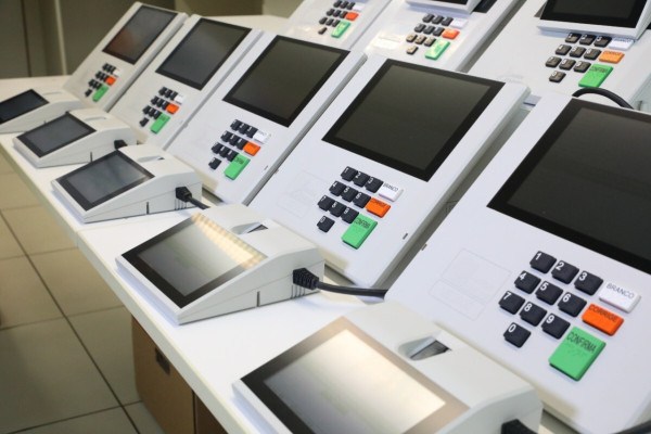 Urnas eletr&ocirc;nicas