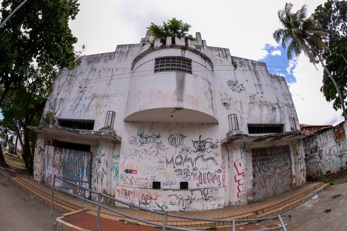 Cine Olinda, fechado há mais de 50 anos, a espera de requalificação/Foto: Rafael Vieira/DP