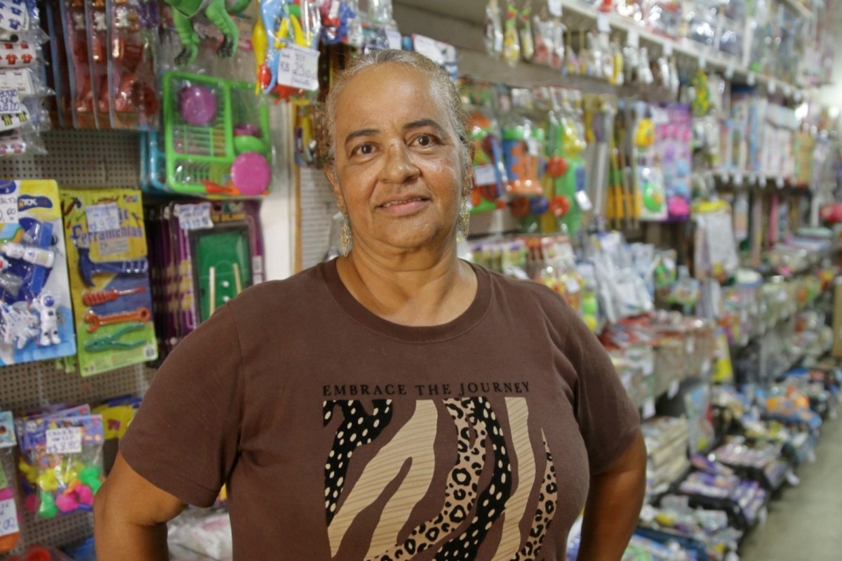Clécia Maria de Lemos é vendedora em loja no Centro do Recife (Maurício Ferry/ DP Foto)
