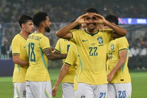  Samuel Lino fez dois gols contra a &Iacute;ndia 