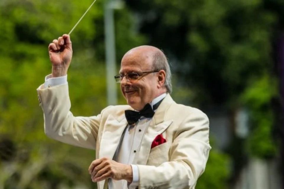 Regente e referência da música clássica brasileira, o maestro Roberto Tibiriçá lutava contra um câncer há dois anos; velório acontece no Theatro Municipal./Divulgação