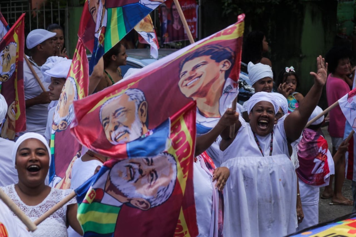No último dia antes do primeiro turno das Eleições 2026, o candidato ao Governo de Pernambuco, João Campos, comandou uma carreata neste sábado (3), percorrendo bairros da Zona Norte do Recife. (Weslly Gomes/DP Foto)