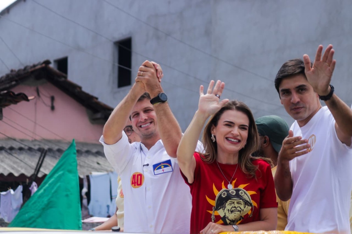 No último dia antes do primeiro turno das Eleições 2026, o candidato ao Governo de Pernambuco, João Campos, comandou uma carreata neste sábado (3), percorrendo bairros da Zona Norte do Recife. (Weslly Gomes/DP Foto)