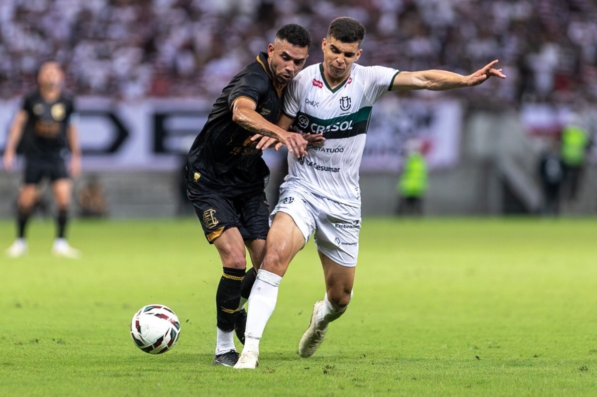 Santa Cruz subiu para a Série B após empate com o Maringá /Rafael Vieira/DP Foto 