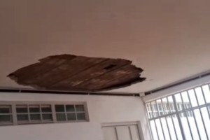 Incidente ocorreu na Escola Municipal Professor Walter Gil; &aacute;rea foi interditada, mas vota&ccedil;&atilde;o seguiu normalmente.