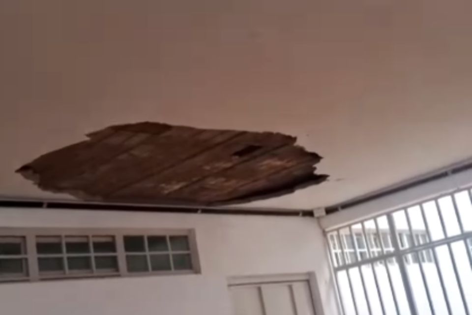 Incidente ocorreu na Escola Municipal Professor Walter Gil; área foi interditada, mas votação seguiu normalmente./Reprodução/Instagram