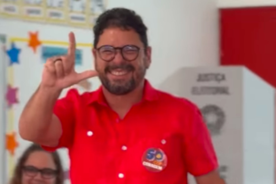 Ivan Moraes votou na Zona Norte do Recife/Reprodução