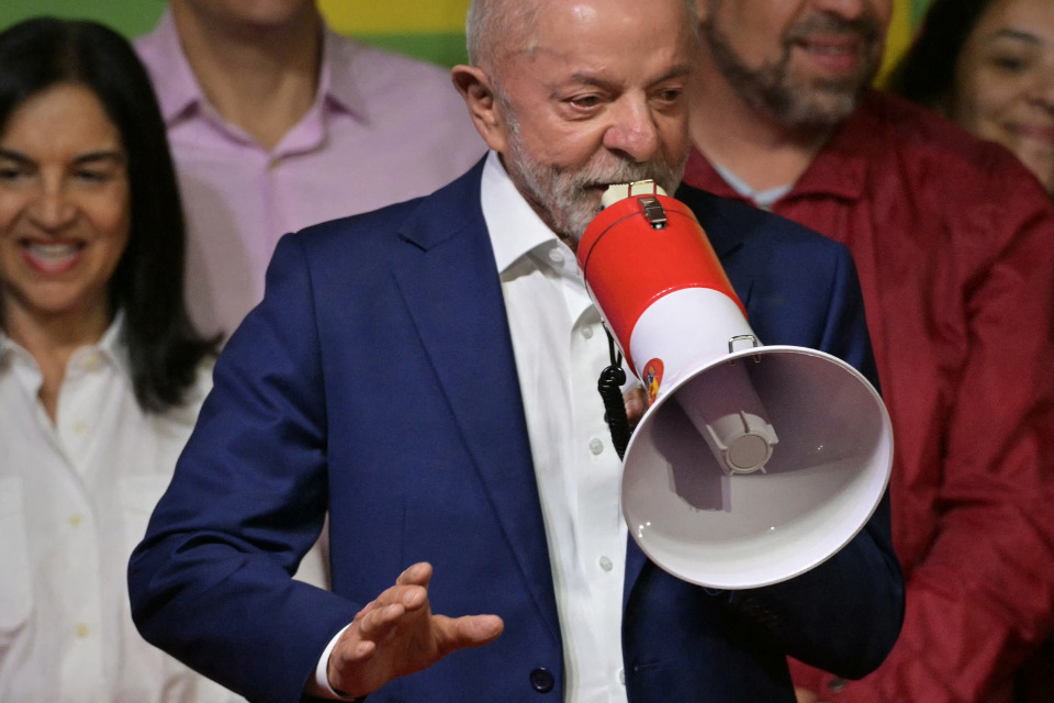 Lula em discurso após primeiro turno das eleições 2022/NELSON ALMEIDA / AFP