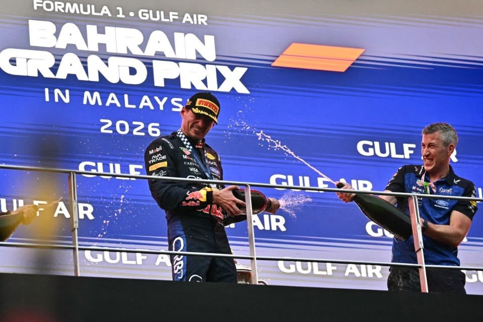 Max Verstappen após vitória no GP do Bahrein/LILLIAN SUWANRUMPHA / AFP