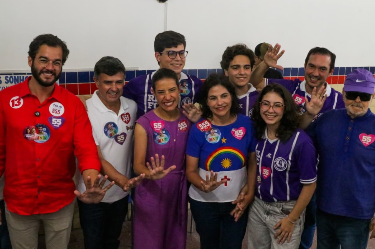 Priscila votou acompanhada da governadora e candidata à reeleição, Raquel Lyra (PSD)/Weslly Gomes/DP foto